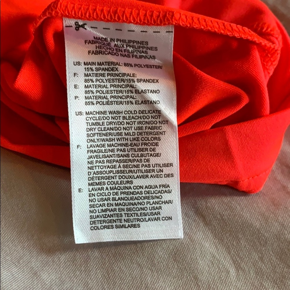 Reebok Razorback tank top with built in bra - Picture 5 of 5